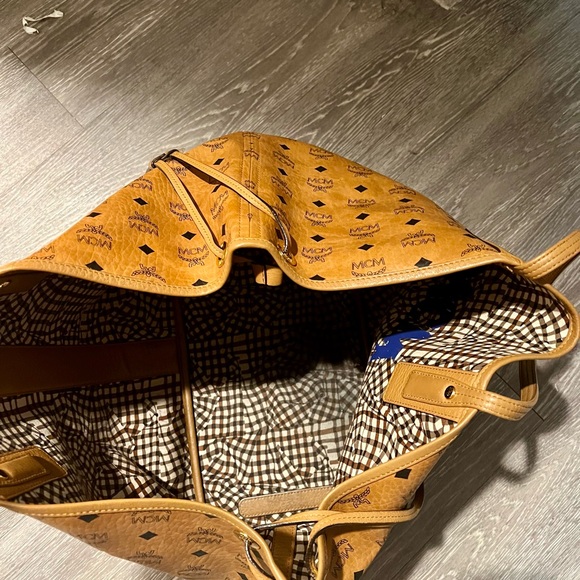 MCM - Liz Large Reversible Visetos Shopper Tote Bag - Picture 5 of 5